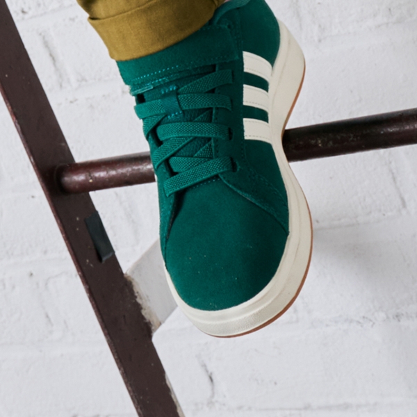 Deze schoenen draag je tijdens het buitenspelen!