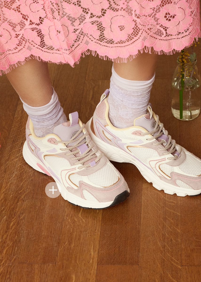 Nelson_desktop_homepage_banner_dames_sneakers_4_854x1000