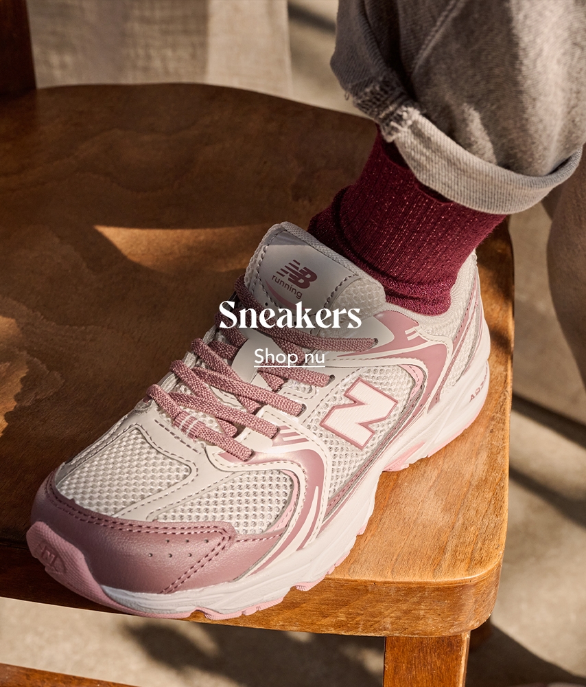 Nelson_desktop_homepage_banner_kids_sneakers_854x1000
